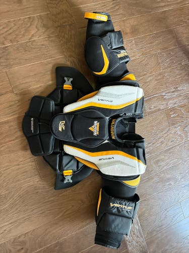 Small Vaughn Ventus LT98 Pro Goalie Chest Protector (Used)