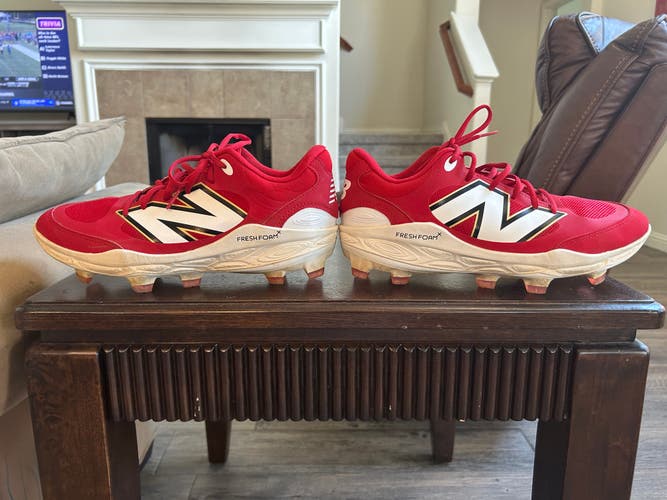 Red Men's Size M 10.5 (W 11.5) New Balance Low Top Molded Cleats (Used)