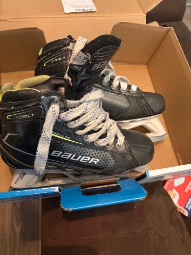 2024 Bauer Pro Hockey Goalie Skates Regular Width Size 5.5 (Used)