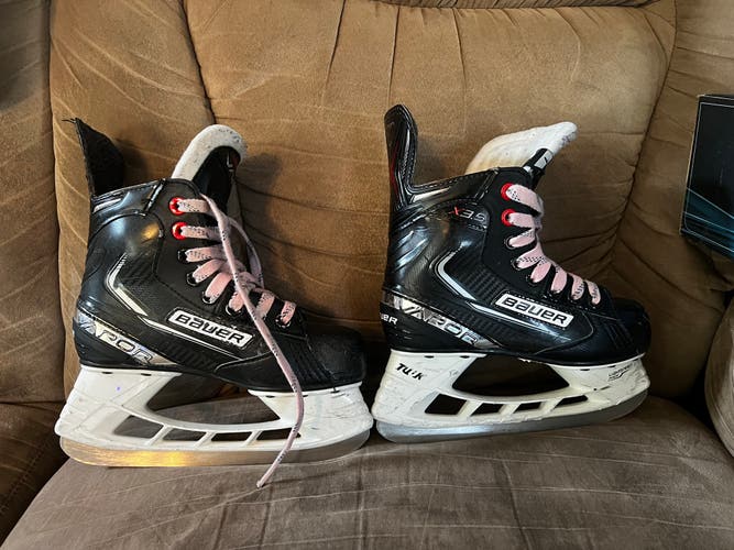 2021 Bauer Vapor X3.5 Hockey Skates Regular Width Size 1 (Used)