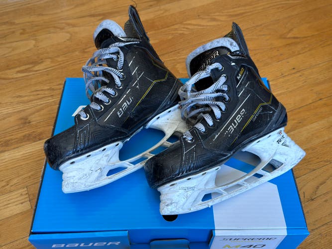 2024 Bauer Supreme M40 Hockey Skates Fit 2 Size 5.5 (Used)