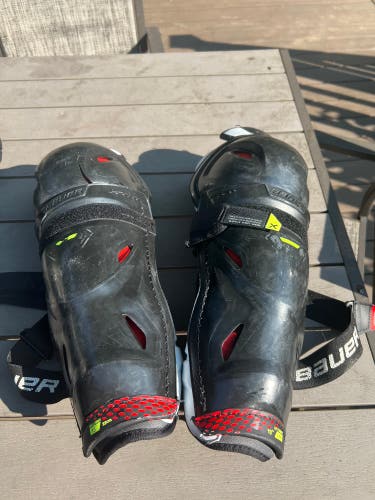 Senior Bauer Vapor Hyperlite 13" Shin Pads (Used)