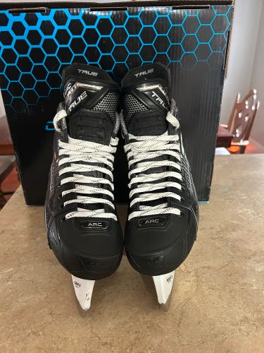 2024 True Catalyst ARC (SMU) Hockey Skates Wide Width 8 (Used)
