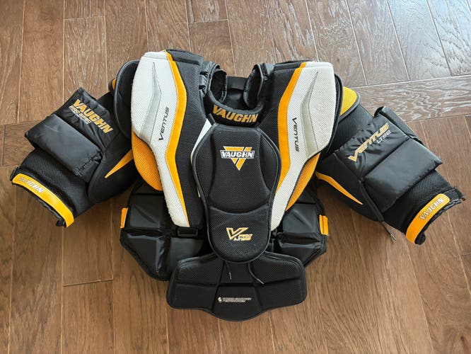 Small Vaughn Ventus LT98 Pro Goalie Chest Protector (Used)