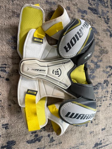 Men's XL Senior Warrior Dynasty AX3 Shoulder Pads (Used)
