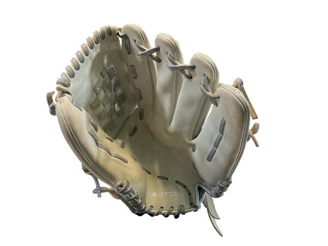 Used Easton GNXFP125 BB/SB Glove RH Throw White 12 1/2" 11873-S000245216