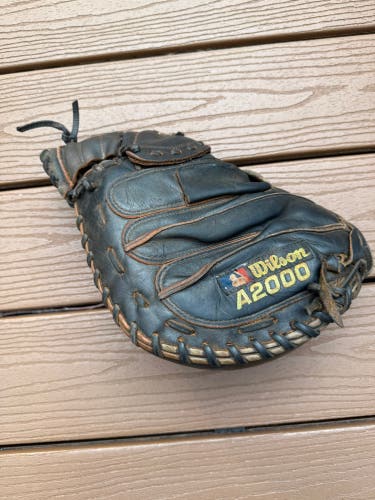 Wilson A2000 RH Baseball Glove 33.5" (Used)