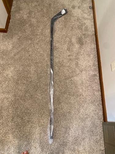 Intermediate Bauer Nexus 600 Right Handed Hockey Stick 60 Flex (New)