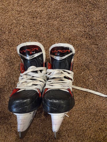 Black 2025 Bauer Vapor X4 Hockey Skates 7.5 (Used)