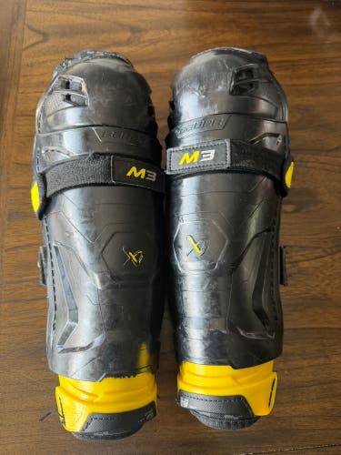 Intermediate Bauer Supreme M3 12" Shin Pads (Used)