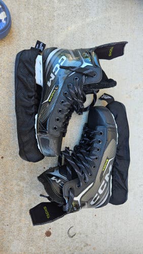 Black 2024 CCM Tacks XF 70 Hockey Skates Regular Width Size 5.5 (Used)