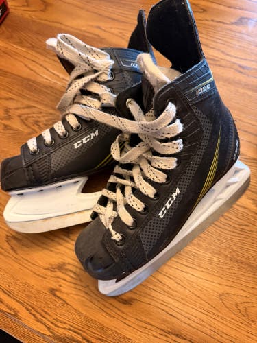 CCM 1052 Hockey Skates Size 3 (Used)