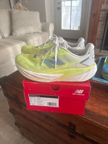 Green Unisex Size M 7.0 (W 8.0) New Balance FuelCell Rebel Shoes (Used)