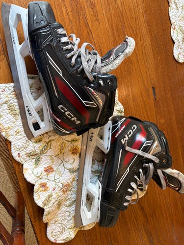 CCM EFlex 6.9 Hockey Goalie Skates Regular Width 8.5 (Used)