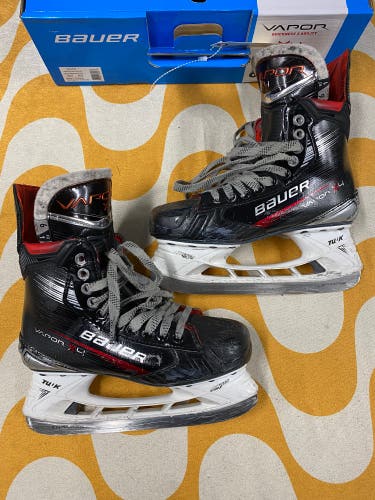 Intermediate Bauer Vapor X4 Hockey Skates 6 (Used)