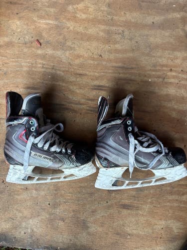 2014 Bauer Vapor X90 Hockey Skates Regular Width 10 (Used)