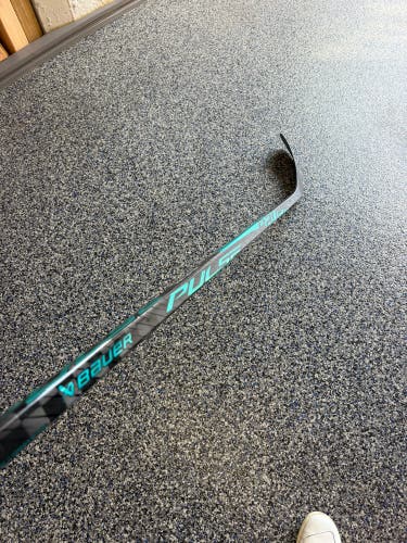 Intermediate Bauer Pulse Right Handed Hockey Stick P92 65 Flex (New)