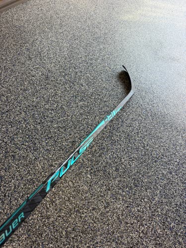 Senior Bauer Pulse Right Handed Hockey Stick P90TM 77 Flex (New)