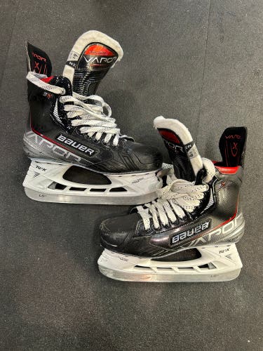 Intermediate Bauer Vapor 3X Hockey Skates | Size 6.5, Fit 2