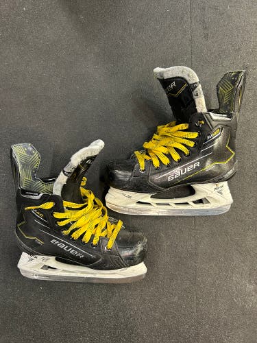 Intermediate Bauer Supreme M40 Hockey | Size 4.5, Fit 2