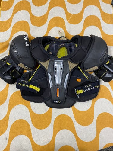 Medium Senior CCM Tacks AS-V Shoulder Pads (Used)