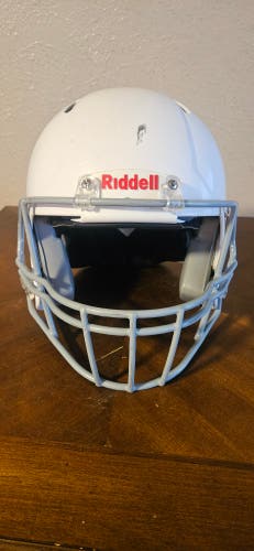 White Youth Medium Riddell Victor Helmet (Used)