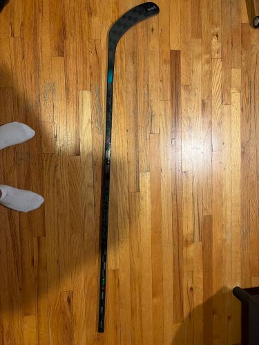 Intermediate CCM Vizion Left Hand Hockey Stick P29 65 Flex (New)