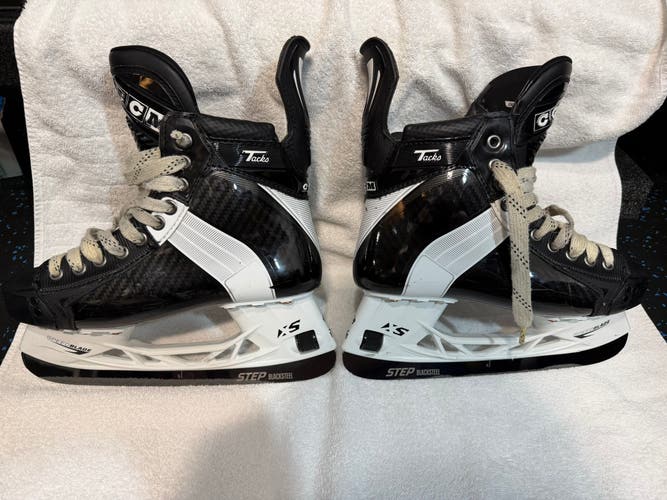 2024 CCM Tacks 652 Pro Hockey Skates Regular Width 6.5 (Used)
