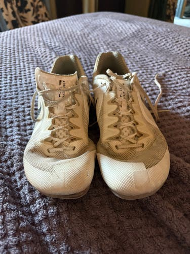 Men's Youth Size M 9.5 (W 10.5) Nike (Used) track and field