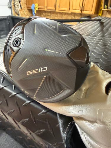 TaylorMade Qi35 Right Handed Driver Stiff Flex 9 Loft (Used)