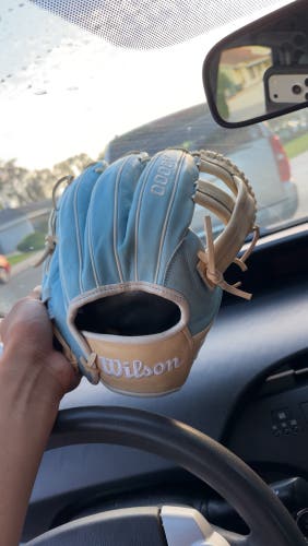 Wilson A2000 RH Infield Baseball Glove 11.75" (Used)