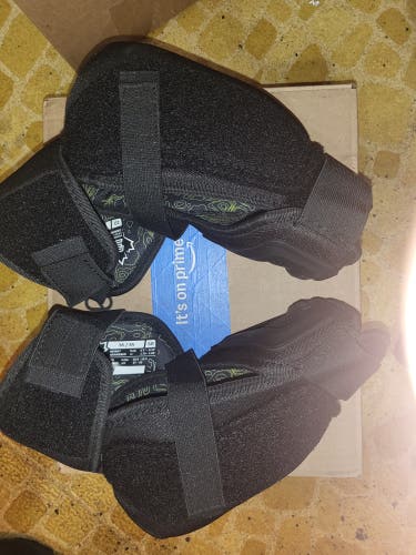 Senior Medium Sher-Wood Rekker Legend 4 Elbow Pads (Used)