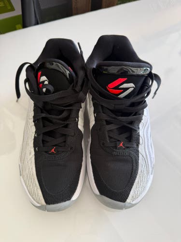 Men's Size M 7.5 (W 8.5) Jordan Shoes (Used)
