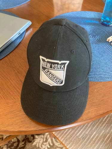 Black Men's 7 1/8 New Era Hat (Used)