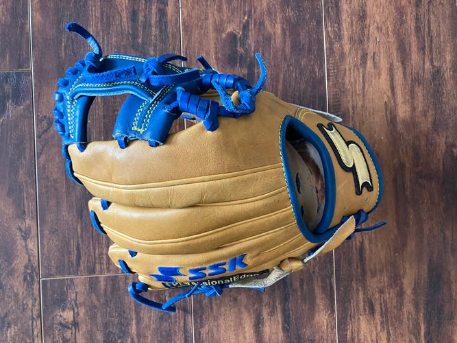 2 baseball gloves ssk 4