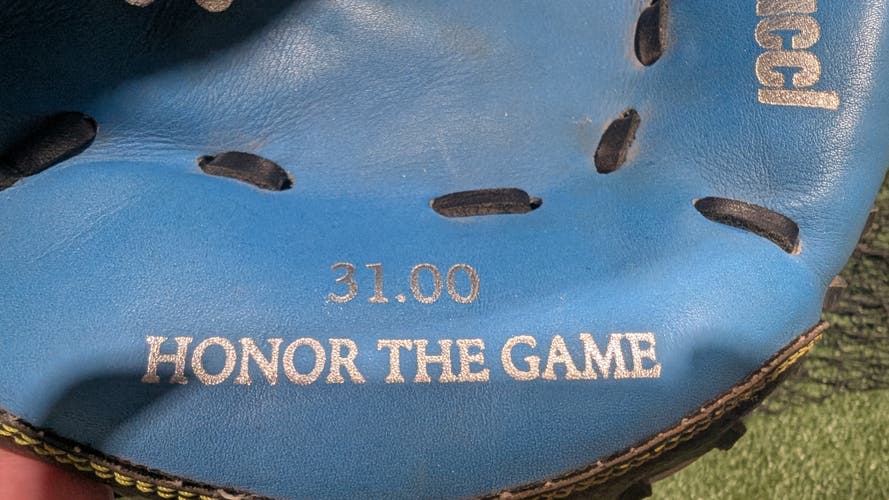 2025 Marucci RH Catcher's Caddo Series Baseball Glove 31" (Used)