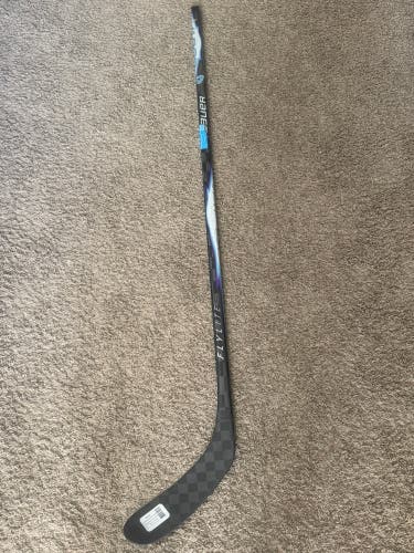 Senior Bauer Vapor Flylite Right Handed Hockey Stick P28 87 Flex (New)