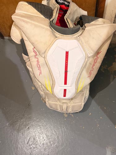 Large Bauer Vapor Hyperlite 2 Goalie Chest Protector
