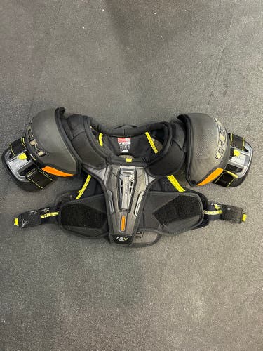 Junior Medium CCM Tacks AS-V Pro Shoulder Pads