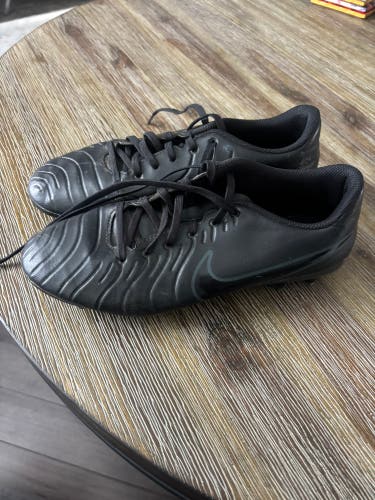 Black Men's Size M 7.0 (W 8.0) Nike Tiempo legend Molded Cleats Cleats (Used)