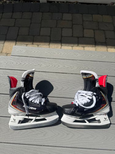 2025 Bauer Vapor Flypro Hockey Skates Regular Width 8.5 (New)