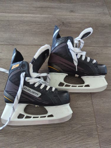 Bauer Supreme 140 Hockey Skates Size 1 (Used)