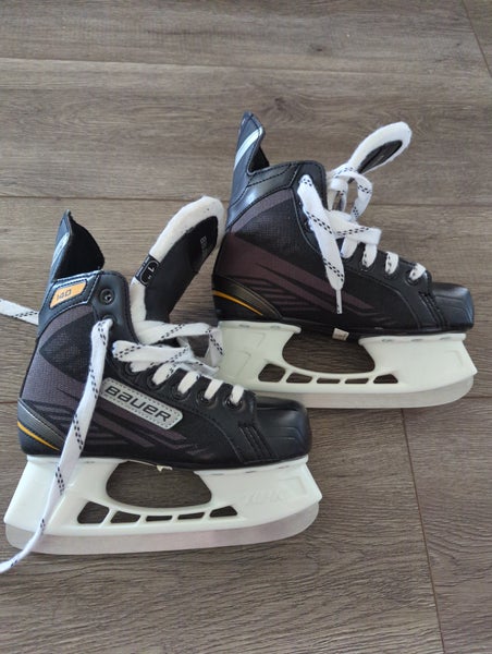 Bauer Supreme 140 Hockey Skates Size 1 (Used)