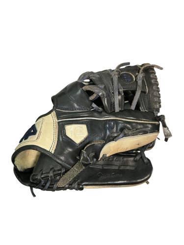 Used 44 CLASSIC SERIES BB/SB Glove RH Throw Black 11 1/4" 10743-S000484292