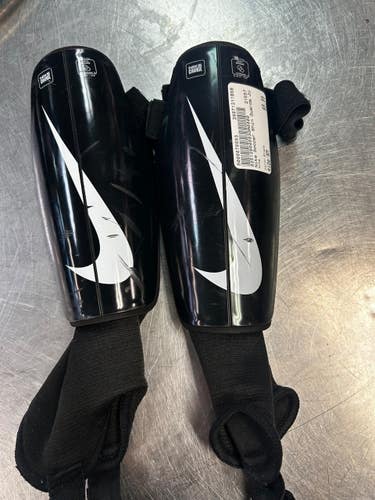 Used Nike Soccer Shin Guards Junior Black SM 11868-S000070693