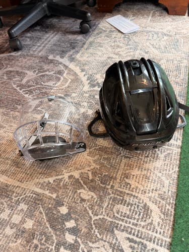 Small Bauer Re-Akt 150 Helmet (Used)