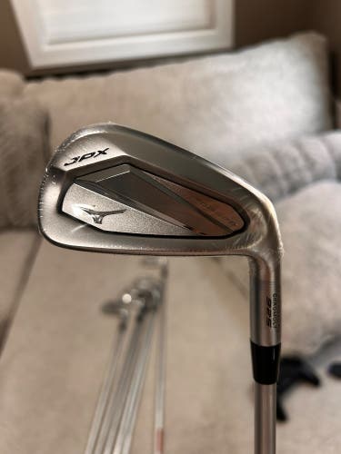 Mizuno JPX 925 4-Pw new