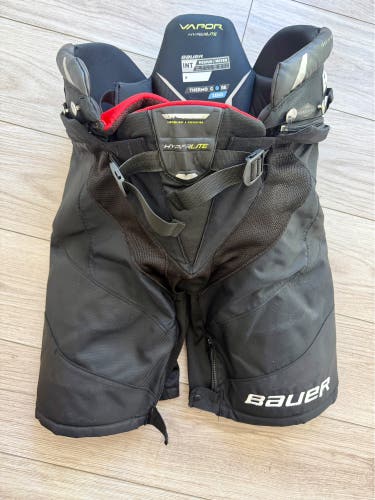 Intermediate Medium Bauer Vapor Hyperlite Hockey Pants (Used)