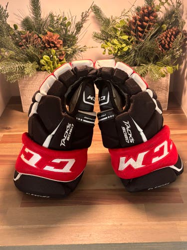 CCM Tacks 9080 Gloves