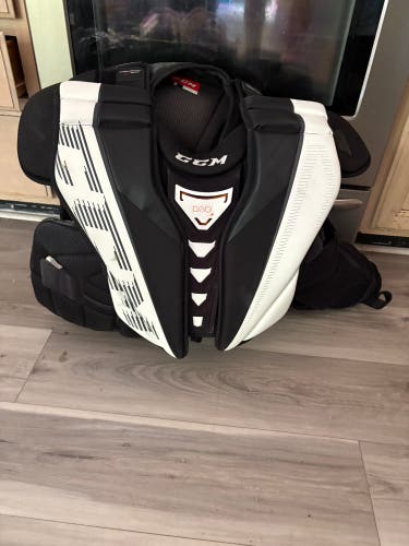 Large CCM EFlex 6 Goalie Chest Protector (Used)